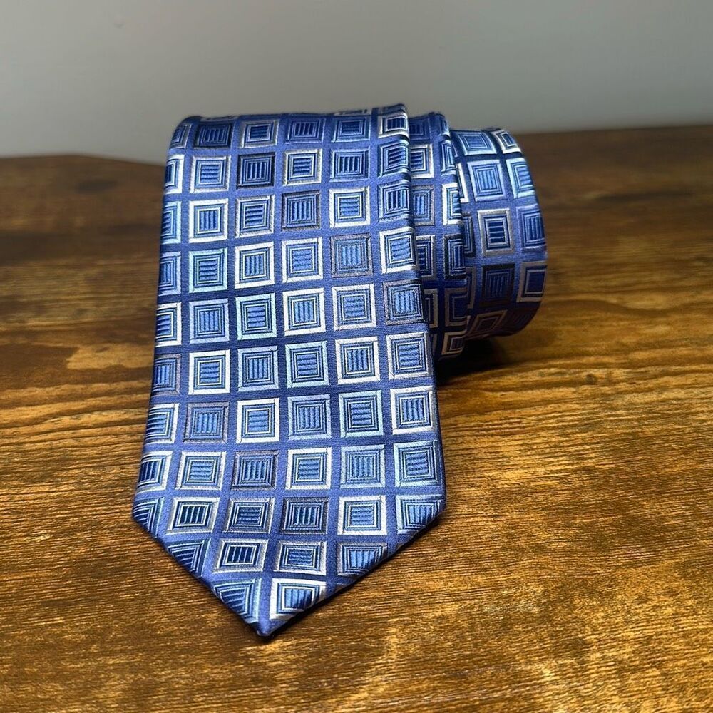 Michael Kors Blue Geometric Patterned Tie 100% Silk